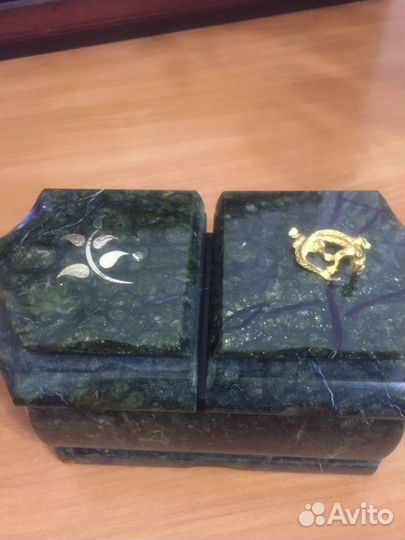 Шкатулка из натурального уральского самоцвета