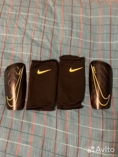 Щитки футбольные nike