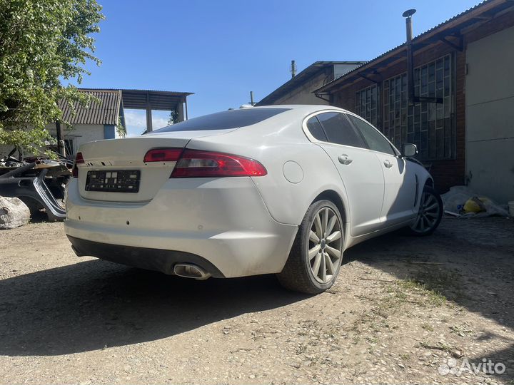 В разборе Jaguar XF 2010