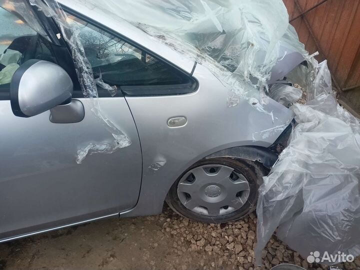 Крыло правое Mitsubishi colt z30