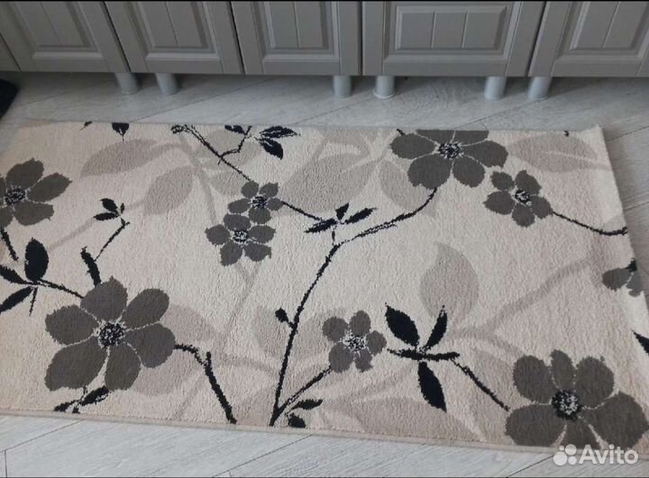 Интеръерный ковер большой и маленький