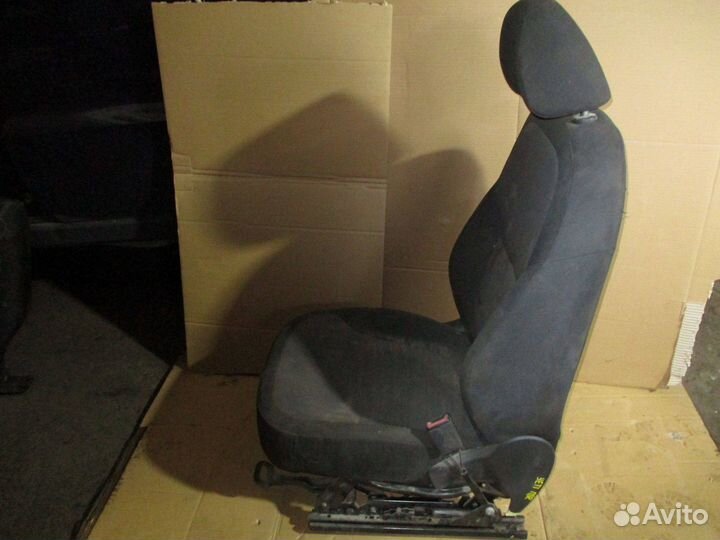 Сиденье переднее правое Skoda Yeti (5L)