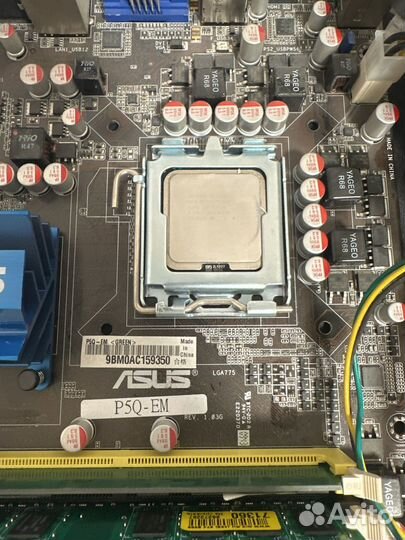 Материнская плата с процессором и памятью