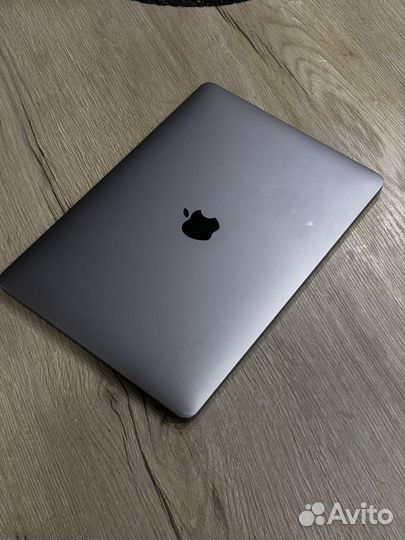 Apple MacBook Pro 13'' (2016, 4 порта Thunderbolt)