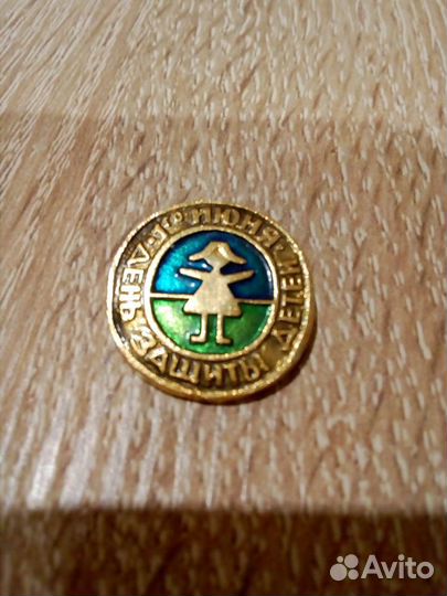 Продам значки