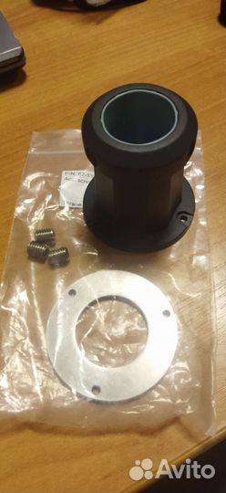 Крепление для дисплеев навигационного оборудования