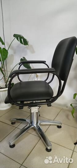 Парикмахерское кресло