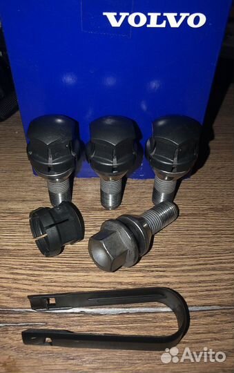 Болт для крепления колеса Volvo s90 original