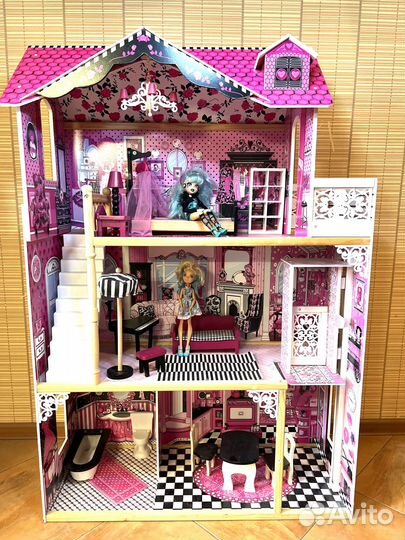Большой кукольный домик