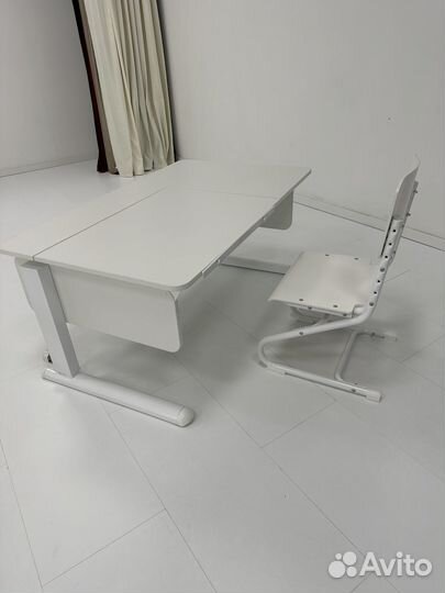 Школьная парта и стул