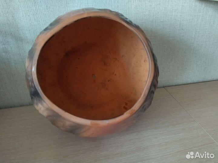 Глиняный горшок для цветов