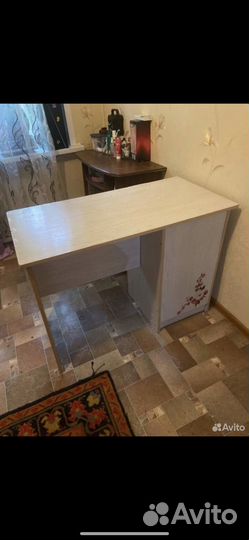 Маникюрный стол