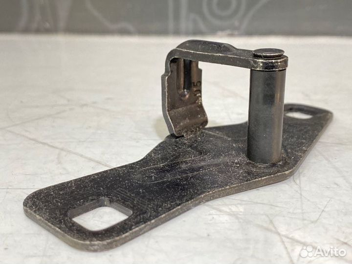 Петля багажника Audi A6 C6 BDW 2005