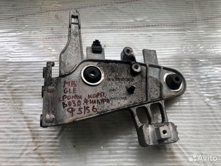 Кронштейн корпуса воздушного фильтра Mercedes-Benz