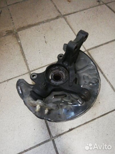 Кулак поворотный передний правый Toyota Avensis