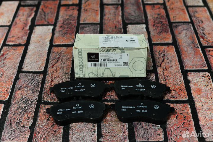 Колодки тормозные Mercedes-Benz A0074205520