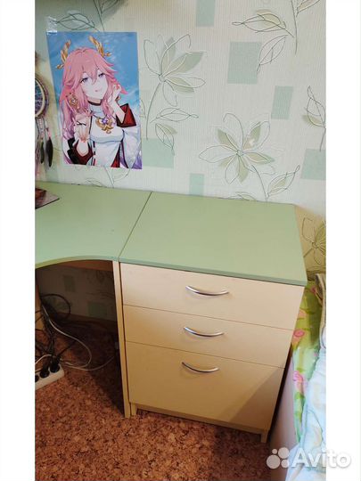 Детский письменный стол