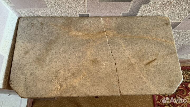 Туалетный столик с зеркалом и светильниками