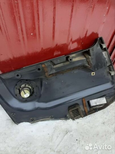 Обшивка двери правая Volvo Fm12