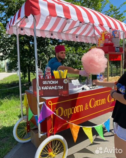 Сладкий бар: сладкая вата, попкорн, яблоки в карам