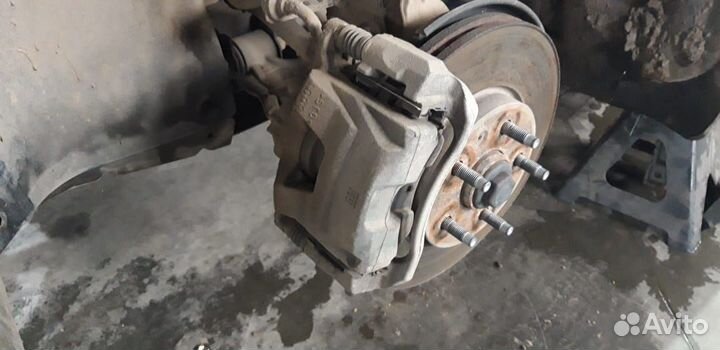 Суппорт тормозной передний левый. Опель астра J