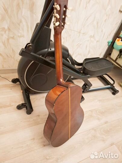 Гитара 6 струнная