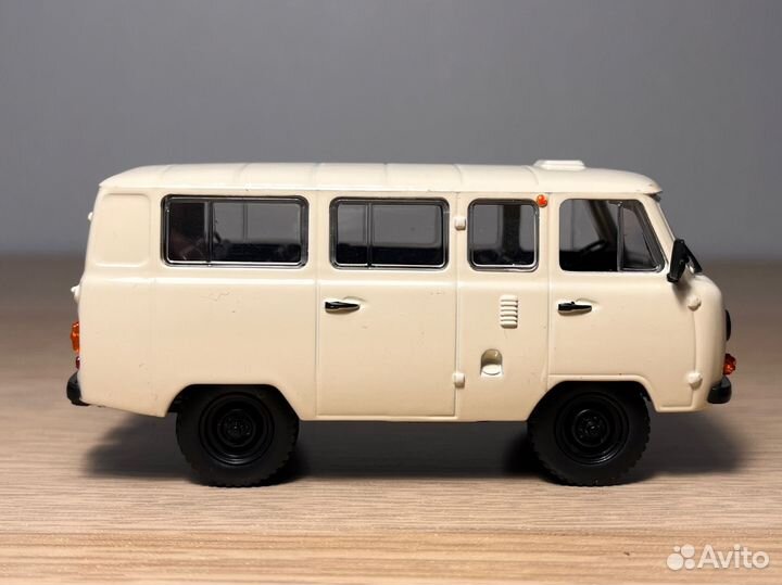 Модель УАЗ 452 В Буханка 1:43