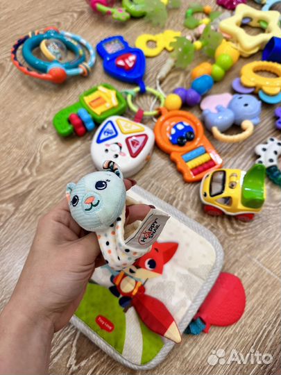 Развивающие игрушки для малышей, Бизиборт домик