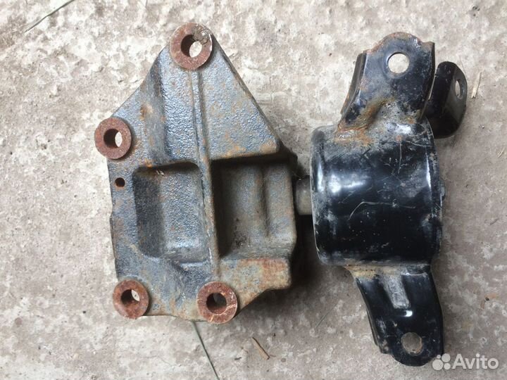 Опора АКПП левая Kia Rio 3, Solaris 1