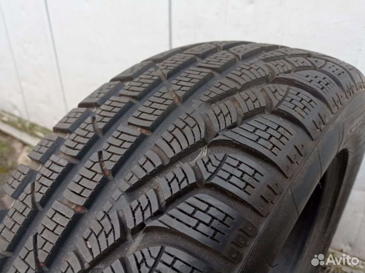 Pirelli Winter Sottozero 210 Serie II 215/60 R17 96H