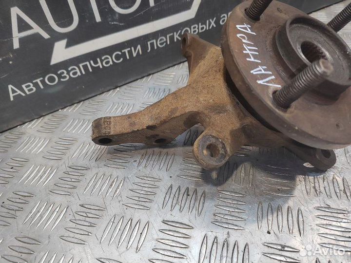 Поворотный кулак левый Hyundai Lantra 2 1.6