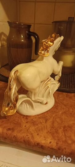Фарфоровый конь