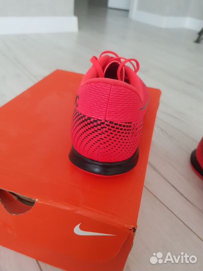 Бутсы сороконожки nike