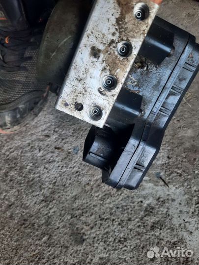 Блок абс toyota corolla e150