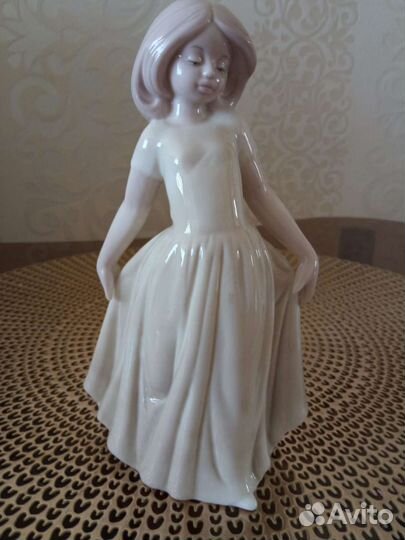 Фарфоровые статуэтки