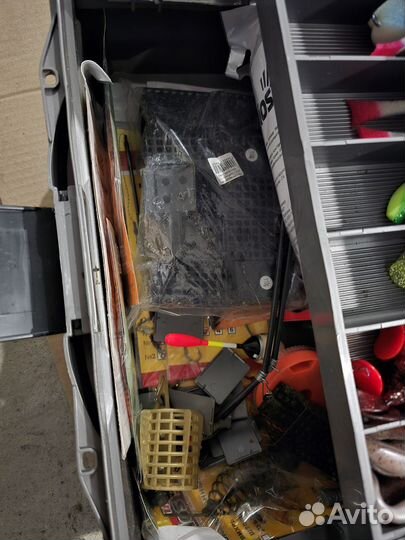 Рыболовный бокс со снастями