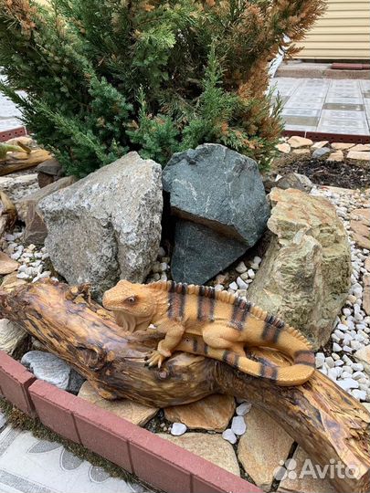 Садовая фигура ящерица