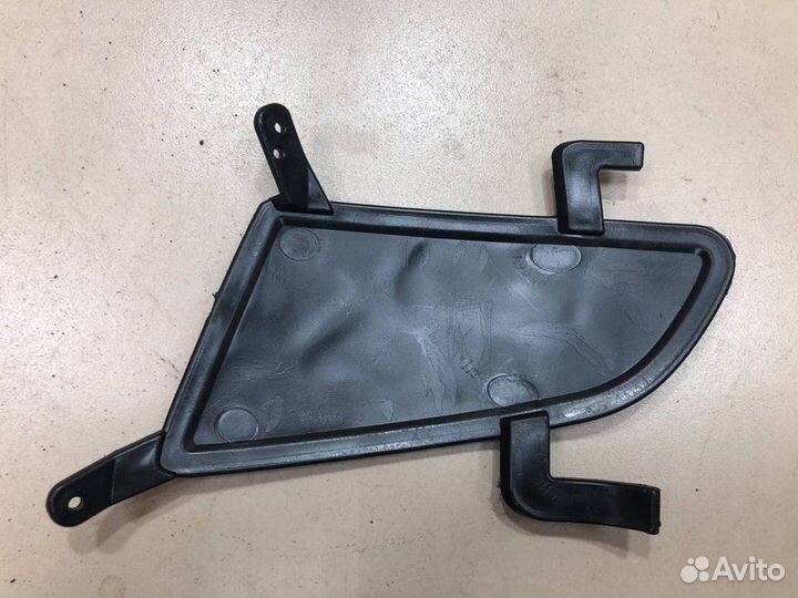 Заглушка правой противотуманной фары переднего бам