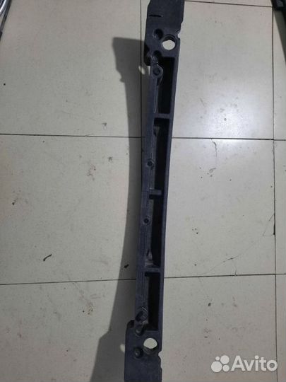 Абсорбер переднего бампера передний Toyota Camry