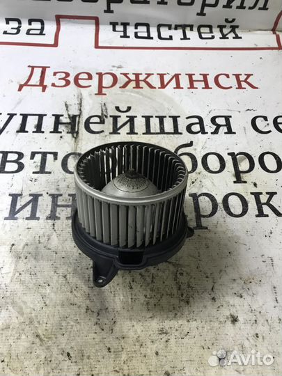 Моторчик отопителя Nissan Pathfinder