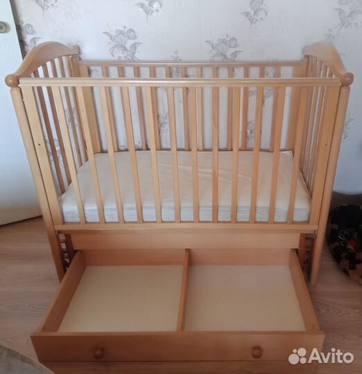 Детская кроватка
