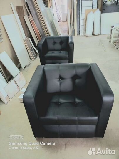 Офисное кожаное кресло