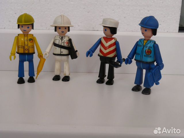 Фигурки роботов-мастеров для сервантов. полок