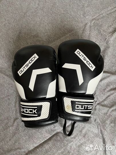 Боксерские перчатки outshock 12oz