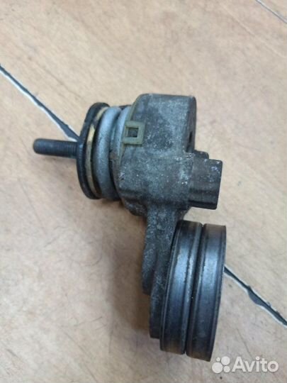 Натяжной ролик приводного ремня Opel Zafira B