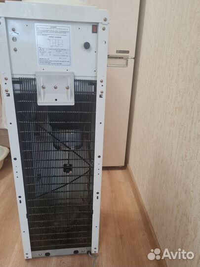 Кулер для воды напольный