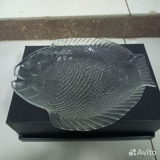 4 тарелки в виде рыбы