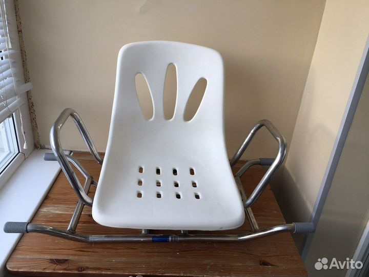 Сидение для инвалидов поворотное