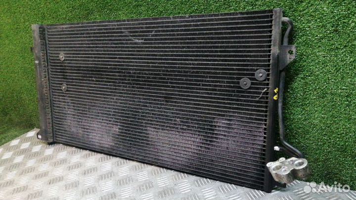 Радиатор кондиционера Audi Q7