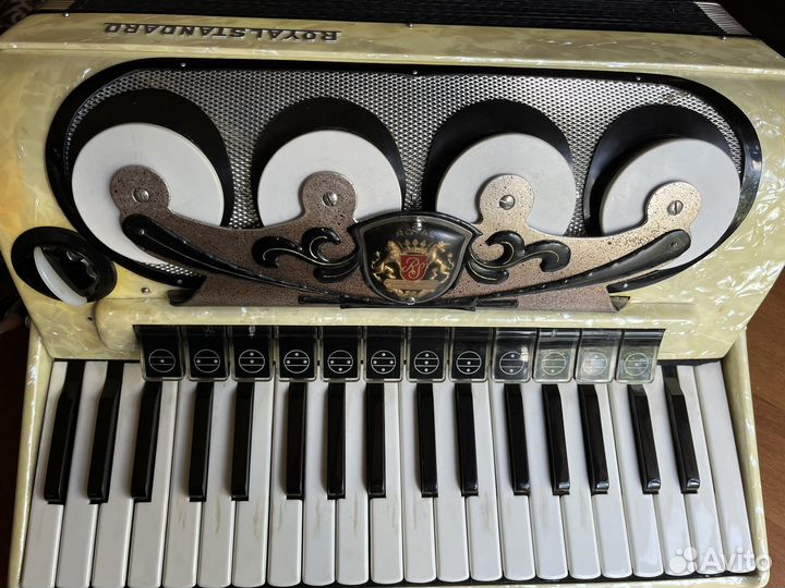 Аккордеон Royal Standard Silvana